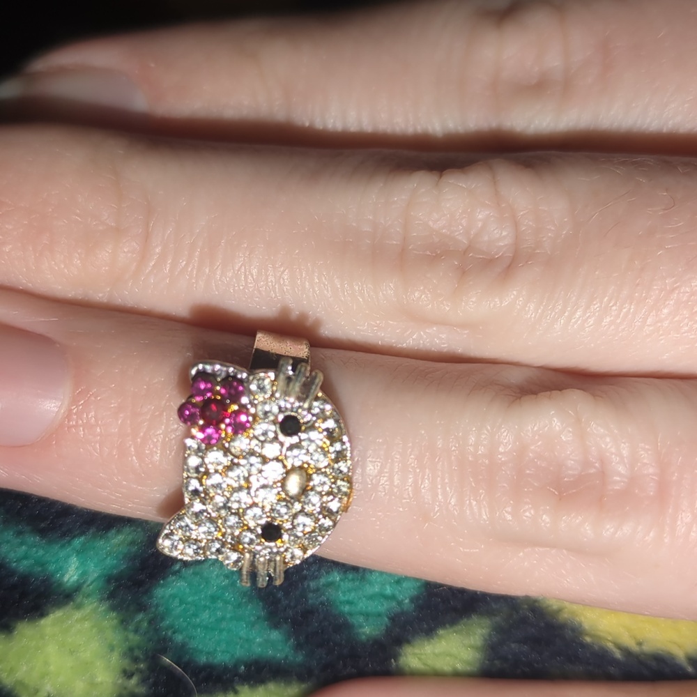 Hello kitty ring